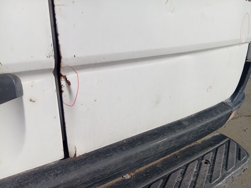 Recambio de porton trasero derecho para volkswagen crafter 30-50 furgoneta (2e_) 2.5 tdi referencia OEM IAM   CON DEFECTOS