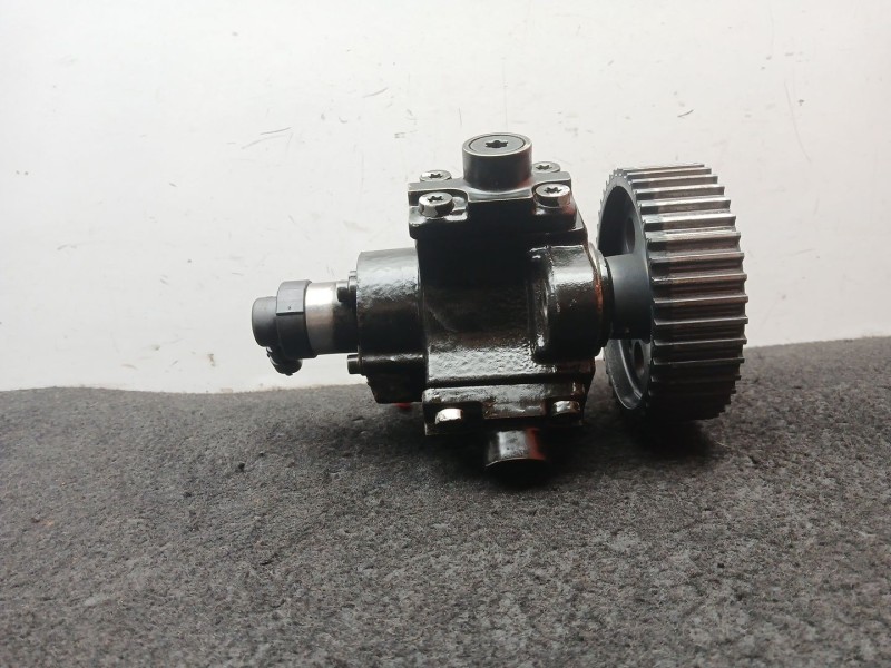 Recambio de bomba inyeccion para opel vectra c (z02) 1.9 cdti (f69) referencia OEM IAM 0445010097 - 0055204599 BOSCH 