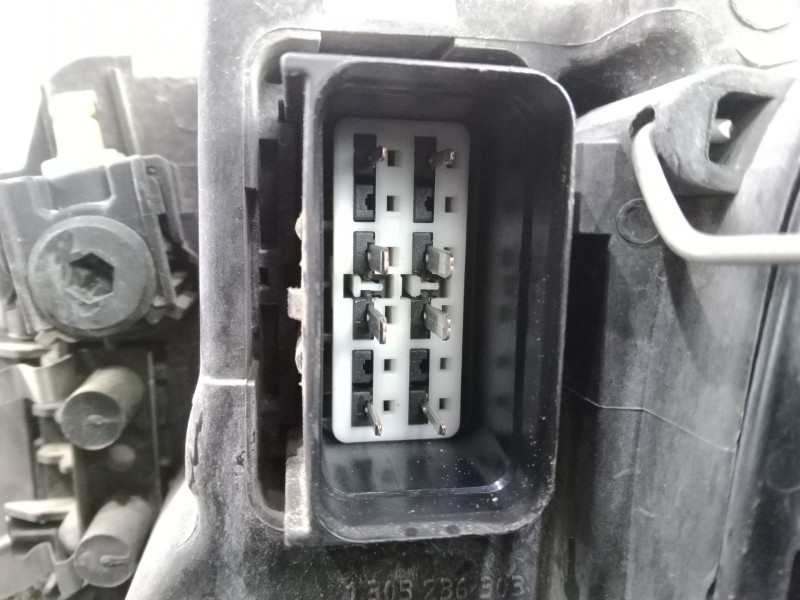 Recambio de faro derecho para volvo s40 ii (544) d2 referencia OEM IAM 31299584 07-12 HALOGENO