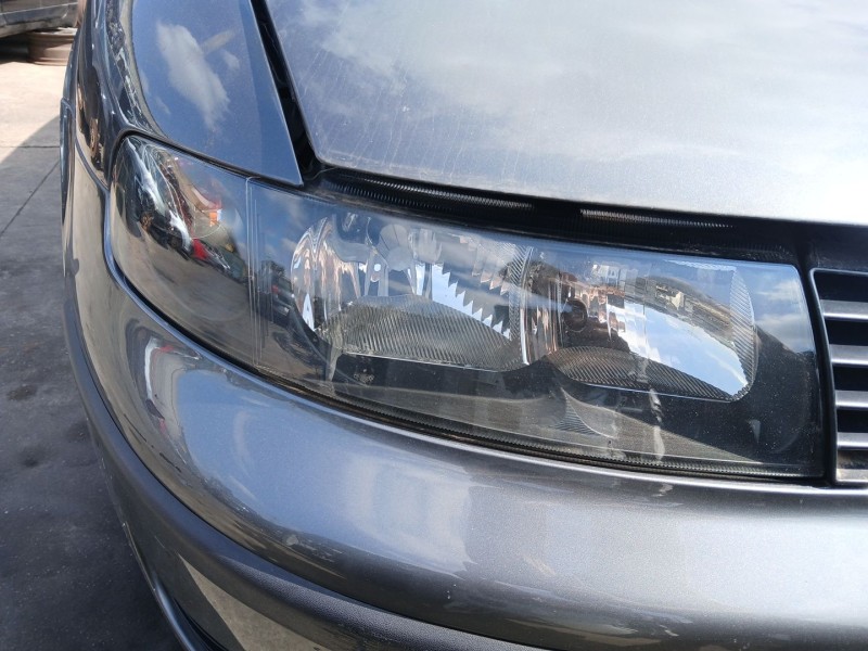Recambio de faro derecho para seat leon (1m1) 1.6 16 v referencia OEM IAM   