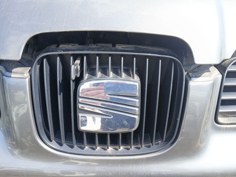 Recambio de rejilla delantera para seat leon (1m1) 1.6 16 v referencia OEM IAM   