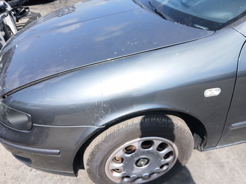 Recambio de aleta delantera izquierda para seat leon (1m1) 1.6 16 v referencia OEM IAM   