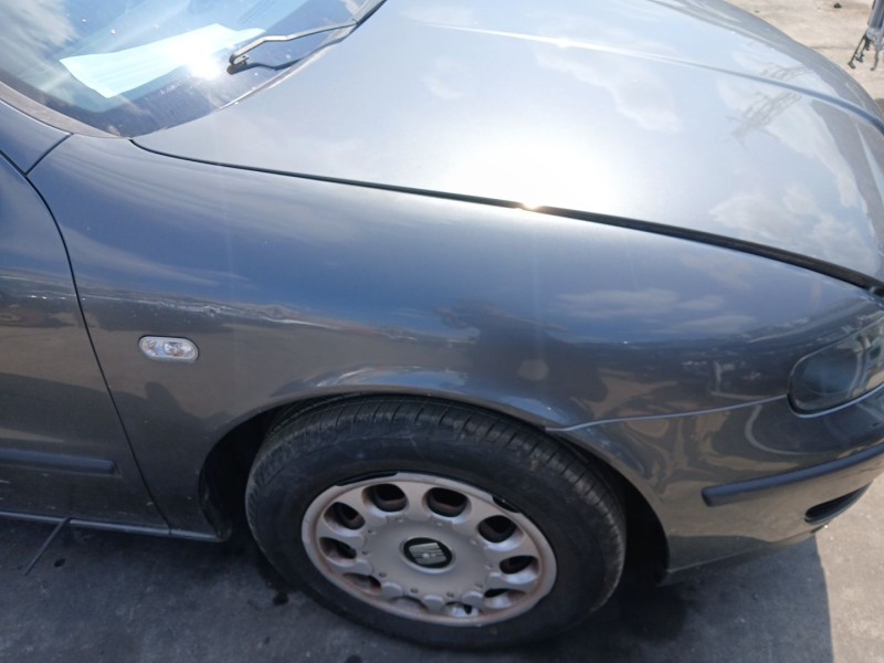 Recambio de aleta delantera derecha para seat leon (1m1) 1.6 16 v referencia OEM IAM   