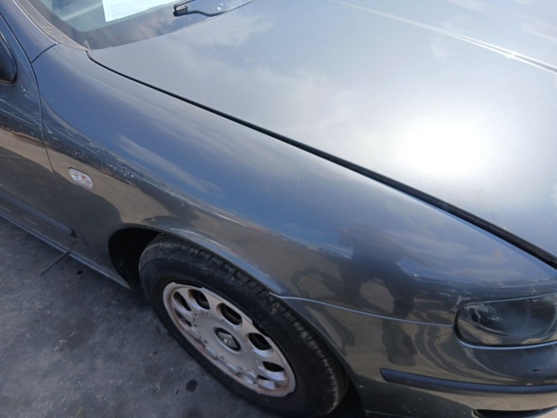 Recambio de aleta delantera derecha para seat leon (1m1) 1.6 16 v referencia OEM IAM   