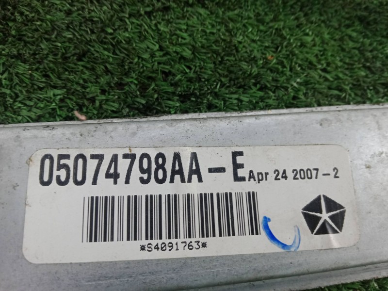 Recambio de elevalunas delantero derecho para dodge caliber 2.0 16v crd cat referencia OEM IAM 05074798AAE ELECTRICO CON.MOTOR -