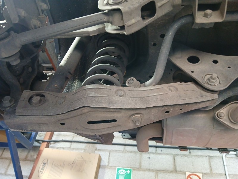 Recambio de brazo suspension inferior trasero derecho para hyundai tucson (tl, tle) 1.6 gdi referencia OEM IAM   