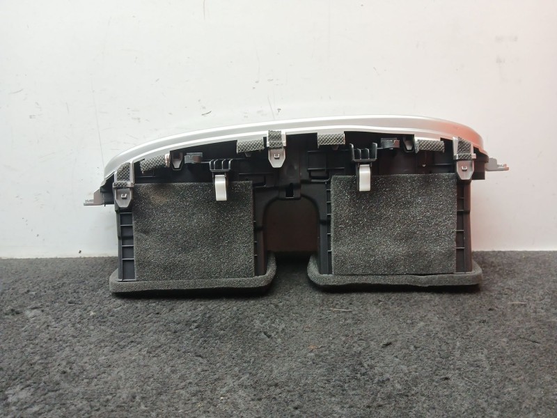Recambio de aireador delantero central para hyundai tucson (tl, tle) 1.6 gdi referencia OEM IAM 97410D7AA0 MOBIS 