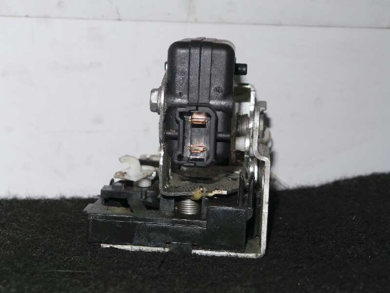 Recambio de cerradura puerta delantera derecha para dacia logan express 1.5 dci diesel cat referencia OEM IAM 8200928447 5.PUERT