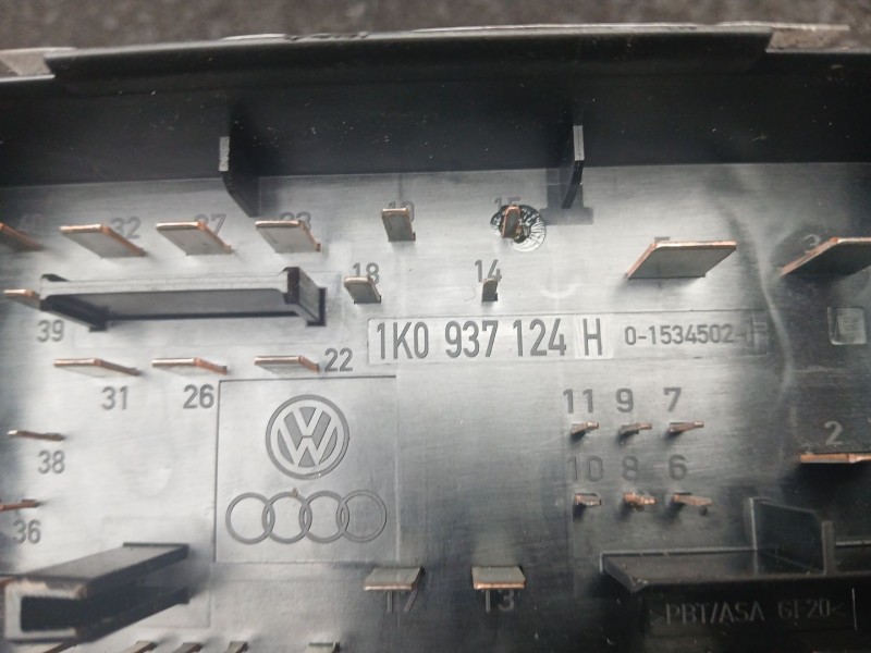 Recambio de caja reles / fusibles para audi a3 (8p1) 2.0 tdi 16v referencia OEM IAM 1K0937124H TYCO 