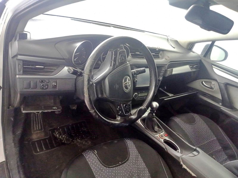 toyota avensis sedán (_t27_) del año 2015