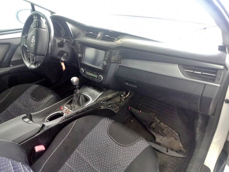 toyota avensis sedán (_t27_) del año 2015