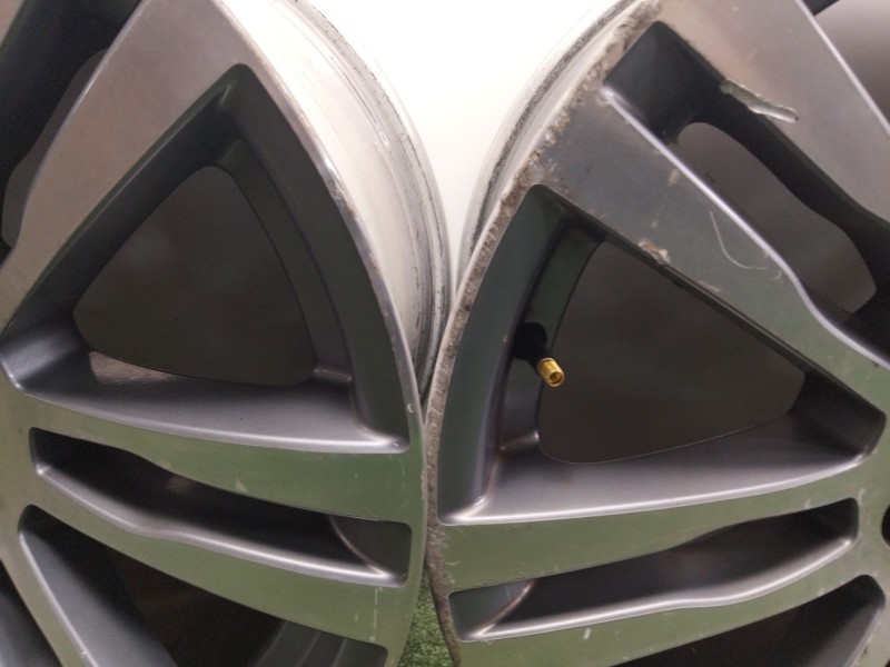 Recambio de juego llantas para bmw x6 (e71, e72) xdrive 30 d referencia OEM IAM 7842183 - 7842184  20´´PULGADAS