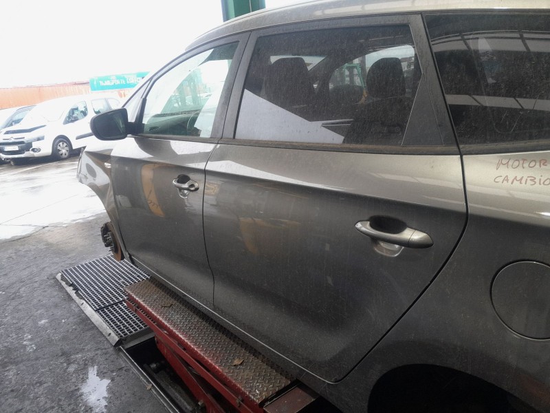 Recambio de puerta trasera izquierda para kia carens iv 1.6 gdi referencia OEM IAM   