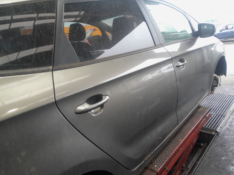 Recambio de puerta trasera derecha para kia carens iv 1.6 gdi referencia OEM IAM   