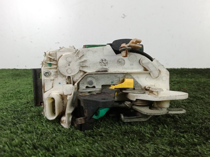 Recambio de cerradura puerta trasera izquierda para dodge caliber 2.0 16v crd cat referencia OEM IAM SIN REFERENCIA 4.PINES 