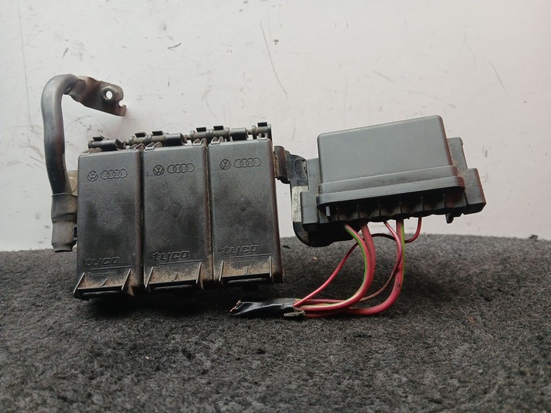 Recambio de caja reles / fusibles para skoda fabia ii (542) 1.4 referencia OEM IAM 5J0937548 - 1480911 TYCO 