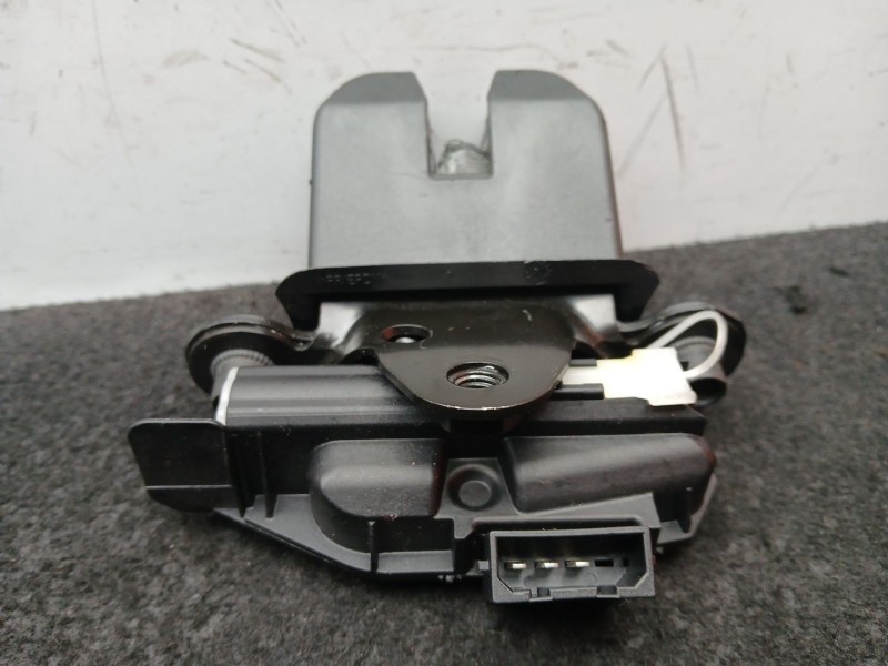 Recambio de cerradura maletero / porton para skoda fabia ii (542) 1.4 referencia OEM IAM 5J0827501B  3 PINES