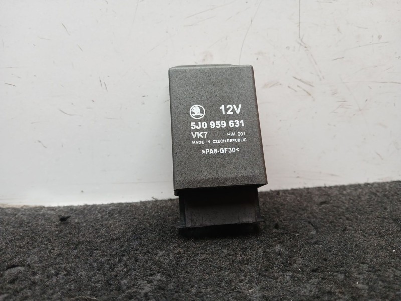 Recambio de rele para skoda fabia ii (542) 1.4 referencia OEM IAM 5J0959631  3 PINES