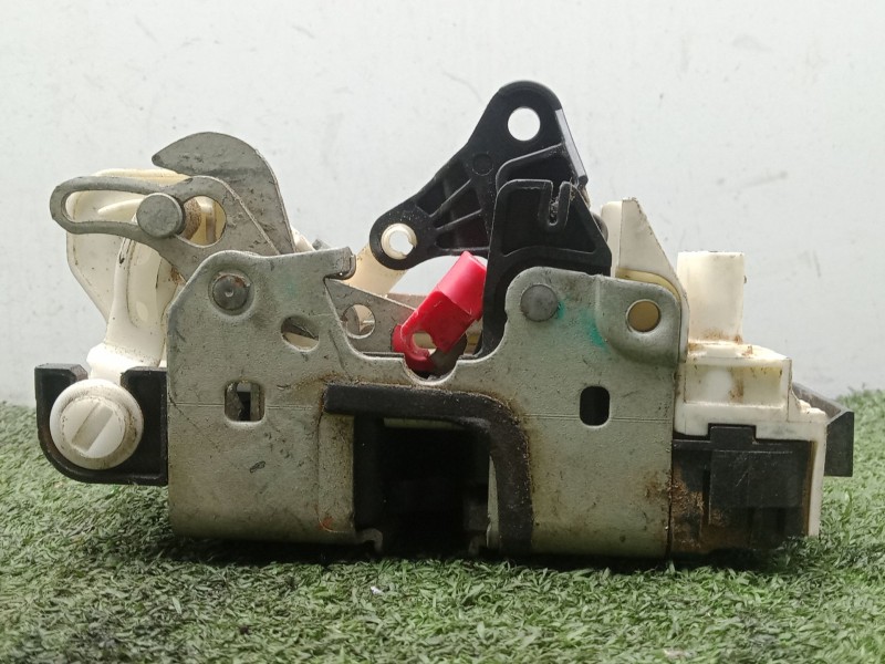 Recambio de cerradura puerta trasera derecha para dodge caliber 2.0 16v crd cat referencia OEM IAM SIN REFERENCIA 4.PINES 