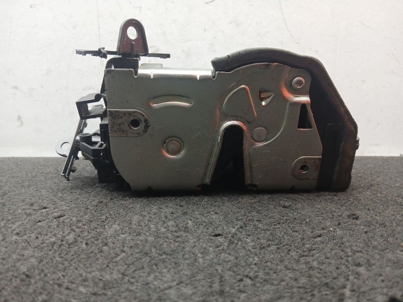 Recambio de cerradura puerta trasera izquierda para bmw 3 (e90) 320 d referencia OEM IAM 7060295 BROSE 7 PINES
