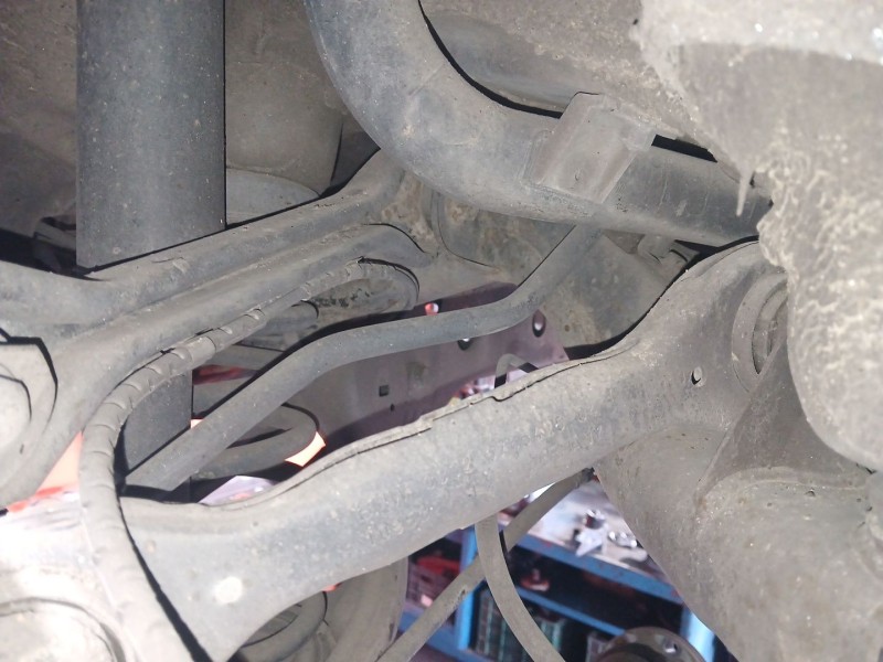 Recambio de brazo suspension superior trasero derecho para bmw 3 (e90) 320 d referencia OEM IAM   