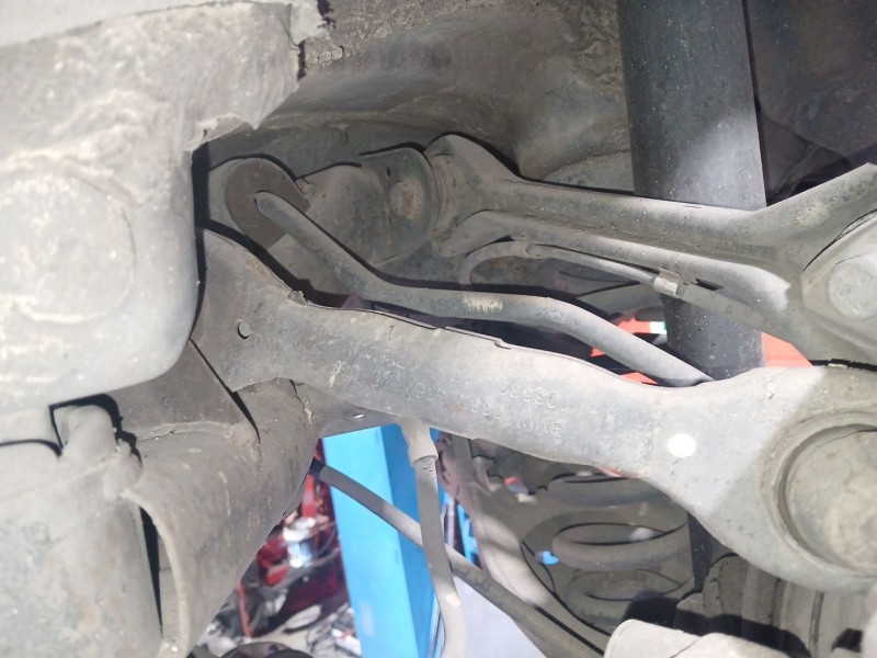 Recambio de brazo suspension superior trasero izquierdo para bmw 3 (e90) 320 d referencia OEM IAM   