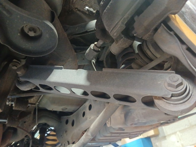 Recambio de brazo suspension inferior trasero izquierdo para bmw 3 (e90) 320 d referencia OEM IAM   