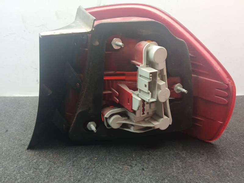 Recambio de piloto trasero izquierdo para bmw 3 (e90) 320 d referencia OEM IAM 6937457  5 PINES - HALOGENO