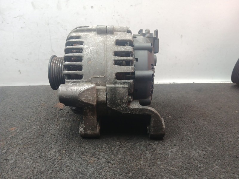 Recambio de alternador para bmw 3 (e90) 320 d referencia OEM IAM 7797519AI01 - TG15C027 - 2543303A VALEO 150AMP