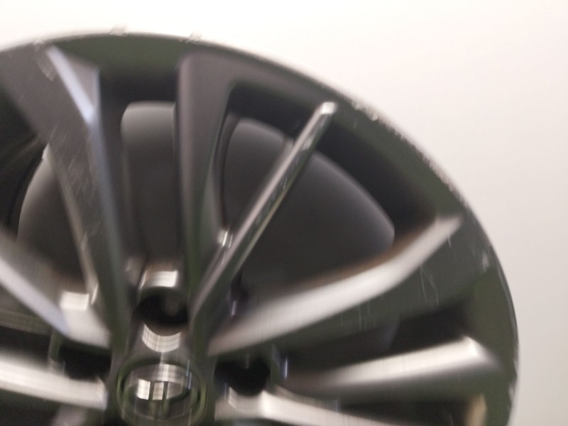 Recambio de llanta para toyota avensis sedán (_t27_) 1.8 (zrt271_) referencia OEM IAM HL810411GY02  17´´PULGADAS