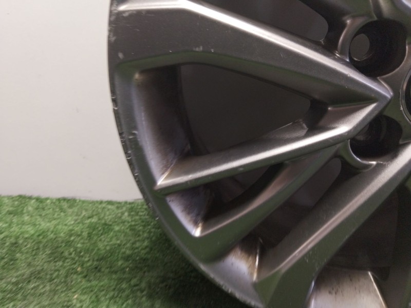 Recambio de llanta para toyota avensis sedán (_t27_) 1.8 (zrt271_) referencia OEM IAM HL810411GY02  17´´PULGADAS