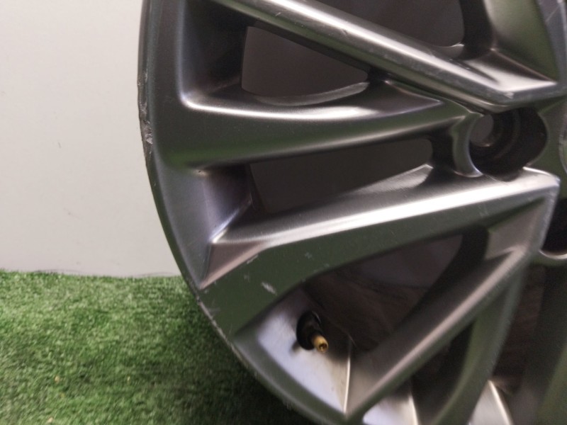 Recambio de llanta para toyota avensis sedán (_t27_) 1.8 (zrt271_) referencia OEM IAM HL810411GY02  17´´PULGADAS