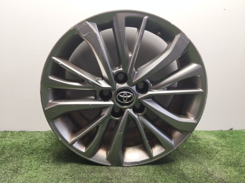 Recambio de llanta para toyota avensis sedán (_t27_) 1.8 (zrt271_) referencia OEM IAM HL810411GY02  17´´PULGADAS