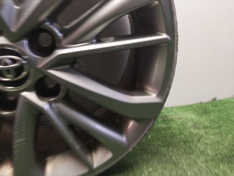 Recambio de llanta para toyota avensis sedán (_t27_) 1.8 (zrt271_) referencia OEM IAM HL810411GY02  17´´PULGADAS