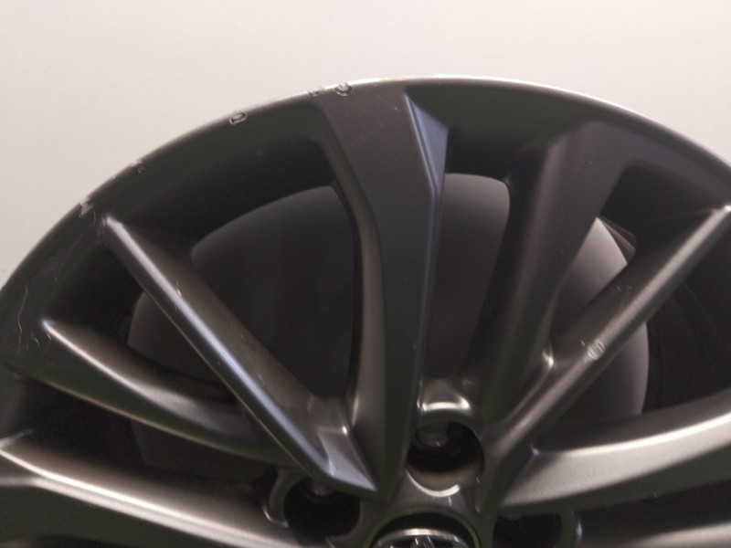 Recambio de llanta para toyota avensis sedán (_t27_) 1.8 (zrt271_) referencia OEM IAM HL810411GY02  17´´PULGADAS