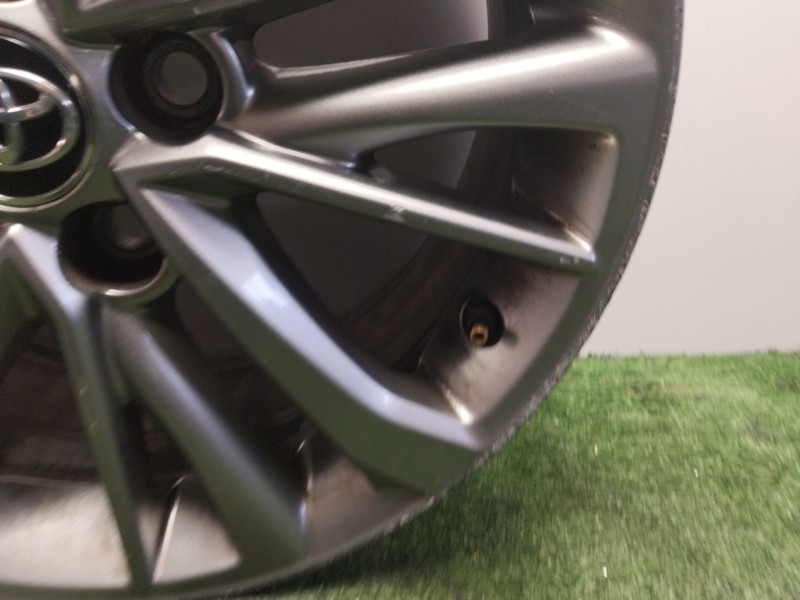 Recambio de llanta para toyota avensis sedán (_t27_) 1.8 (zrt271_) referencia OEM IAM HL810411GY02  17´´PULGADAS