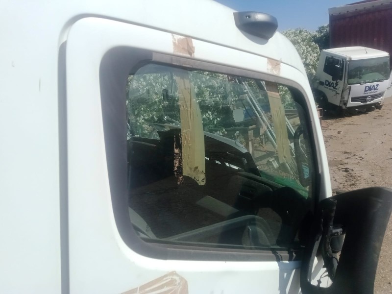 Recambio de puerta delantera derecha para fuso (mitsubishi) canter 7c18 referencia OEM IAM   