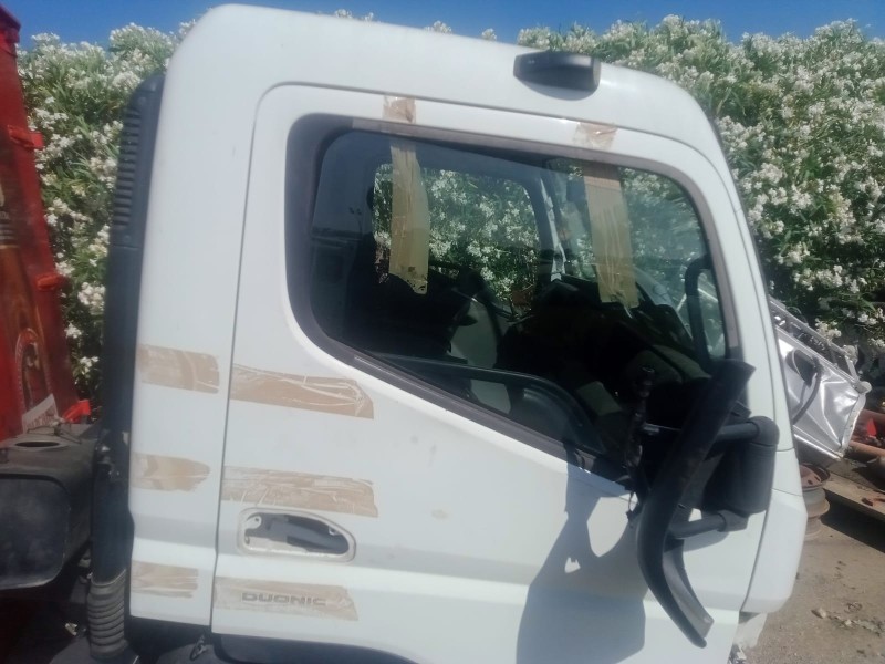 Recambio de puerta delantera derecha para fuso (mitsubishi) canter 7c18 referencia OEM IAM   