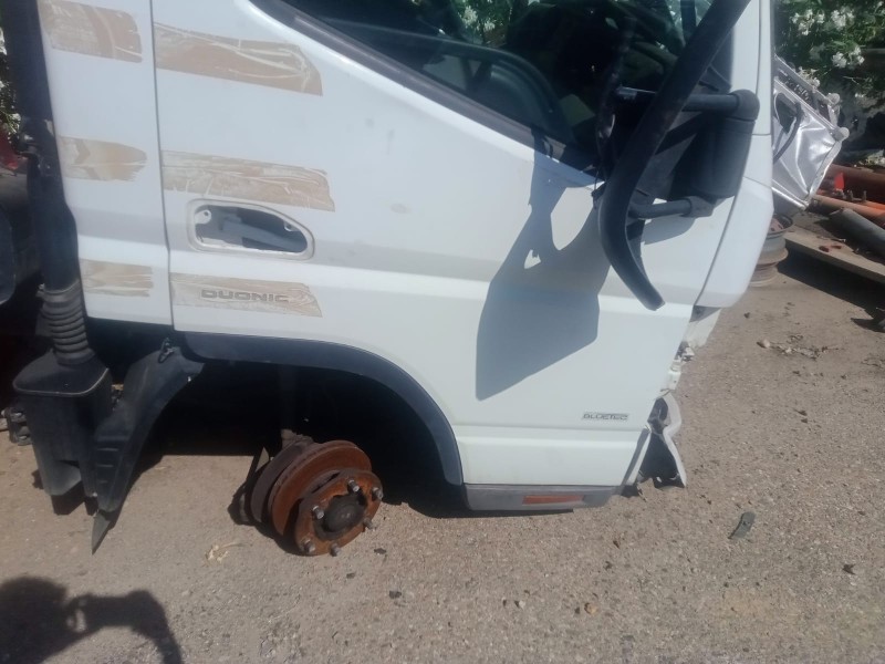 Recambio de puerta delantera derecha para fuso (mitsubishi) canter 7c18 referencia OEM IAM   