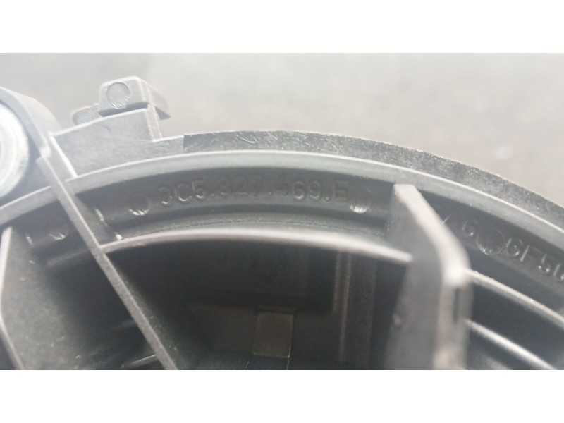 Recambio de maneta exterior porton para volkswagen golf vi (5k1) 1.6 tdi referencia OEM IAM 3C5827469E  