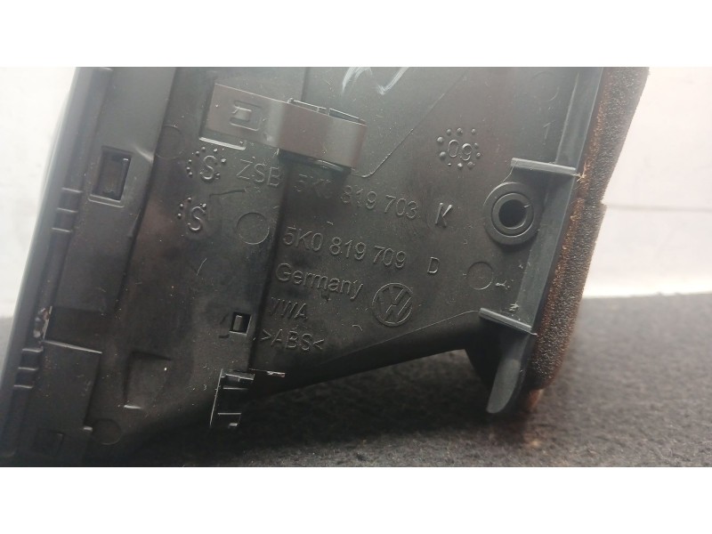 Recambio de aireador delantero izquierdo para volkswagen golf vi (5k1) 1.6 tdi referencia OEM IAM 5K0819703 - 5K0819709  