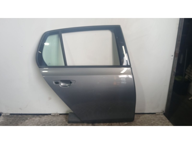 Recambio de puerta trasera derecha para volkswagen golf vi (5k1) 1.6 tdi referencia OEM IAM  GRIS 