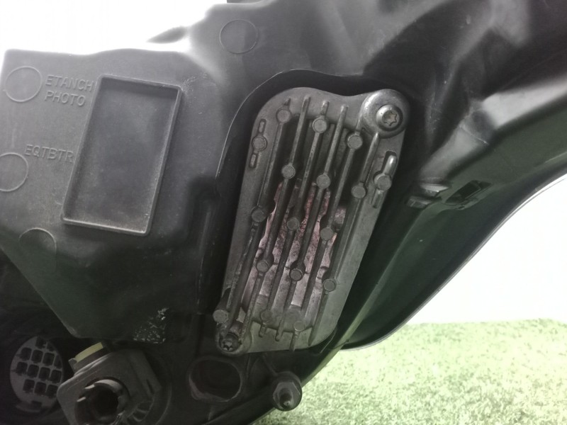 Recambio de faro derecho para land rover discovery v (l462) 2.0 sd4 4x4 referencia OEM IAM SIN REFERENCIA LED 