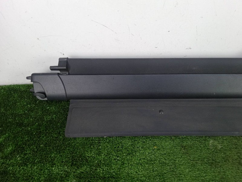 Recambio de bandeja trasera para land rover discovery v (l462) 2.0 sd4 4x4 referencia OEM IAM SIN REFERENCIA ENRROLLABLE NEGRO