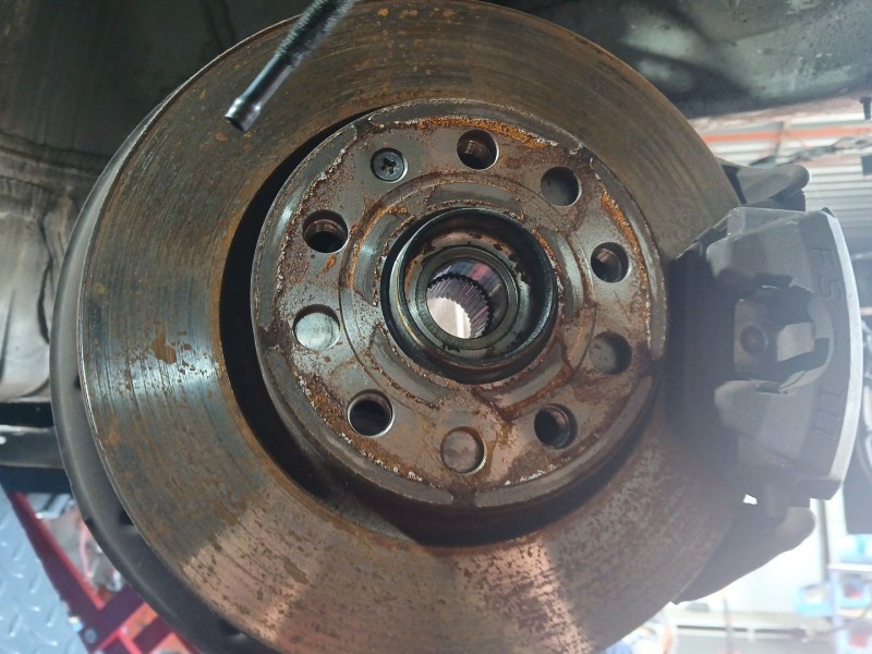 Recambio de mangueta delantera derecha para volkswagen golf vi (5k1) 1.6 tdi referencia OEM IAM   