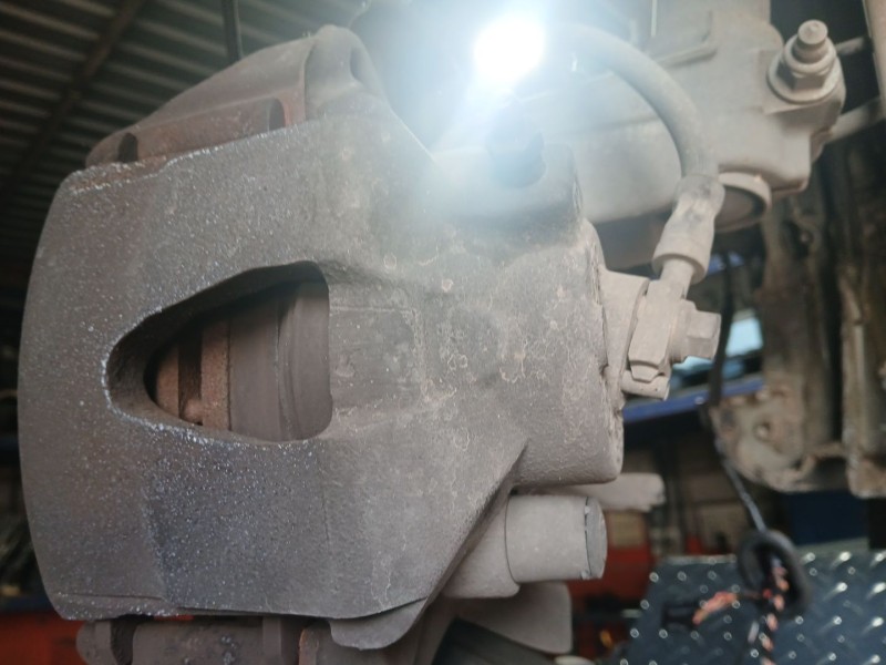 Recambio de pinza freno delantera derecha para volkswagen golf vi (5k1) 1.6 tdi referencia OEM IAM   