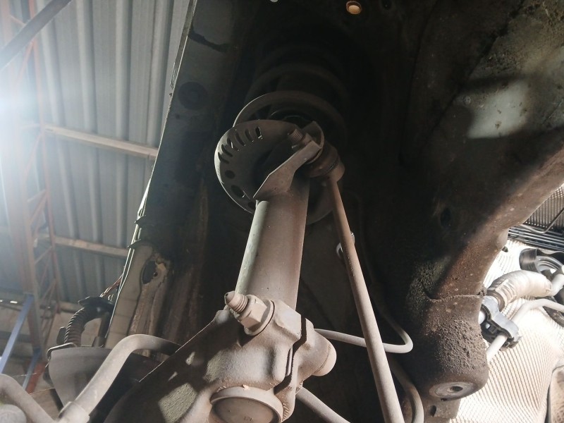 Recambio de amortiguador delantero derecho para volkswagen golf vi (5k1) 1.6 tdi referencia OEM IAM   