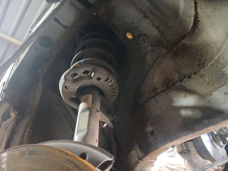 Recambio de amortiguador delantero derecho para volkswagen golf vi (5k1) 1.6 tdi referencia OEM IAM   