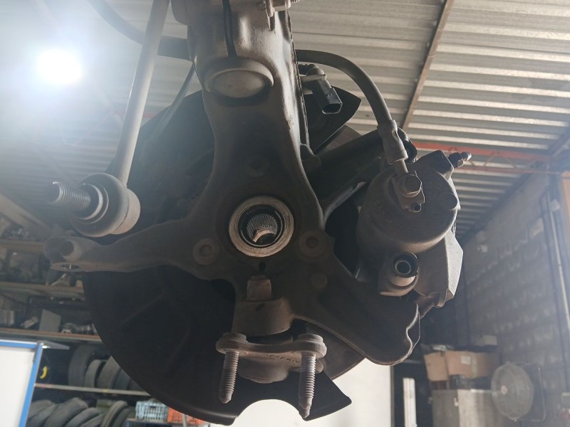 Recambio de mangueta delantera izquierda para volkswagen golf vi (5k1) 1.6 tdi referencia OEM IAM   