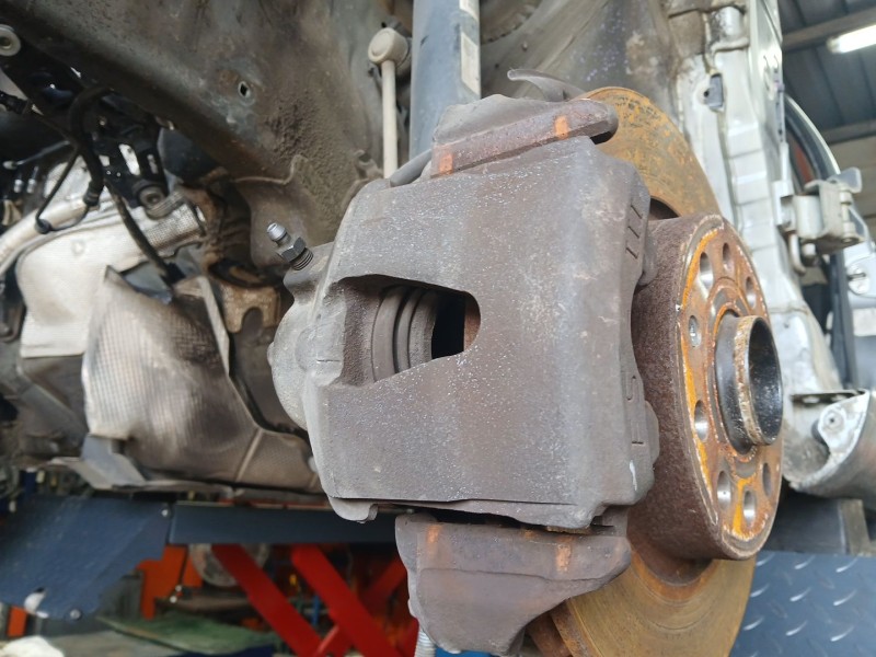 Recambio de pinza freno delantera izquierda para volkswagen golf vi (5k1) 1.6 tdi referencia OEM IAM   